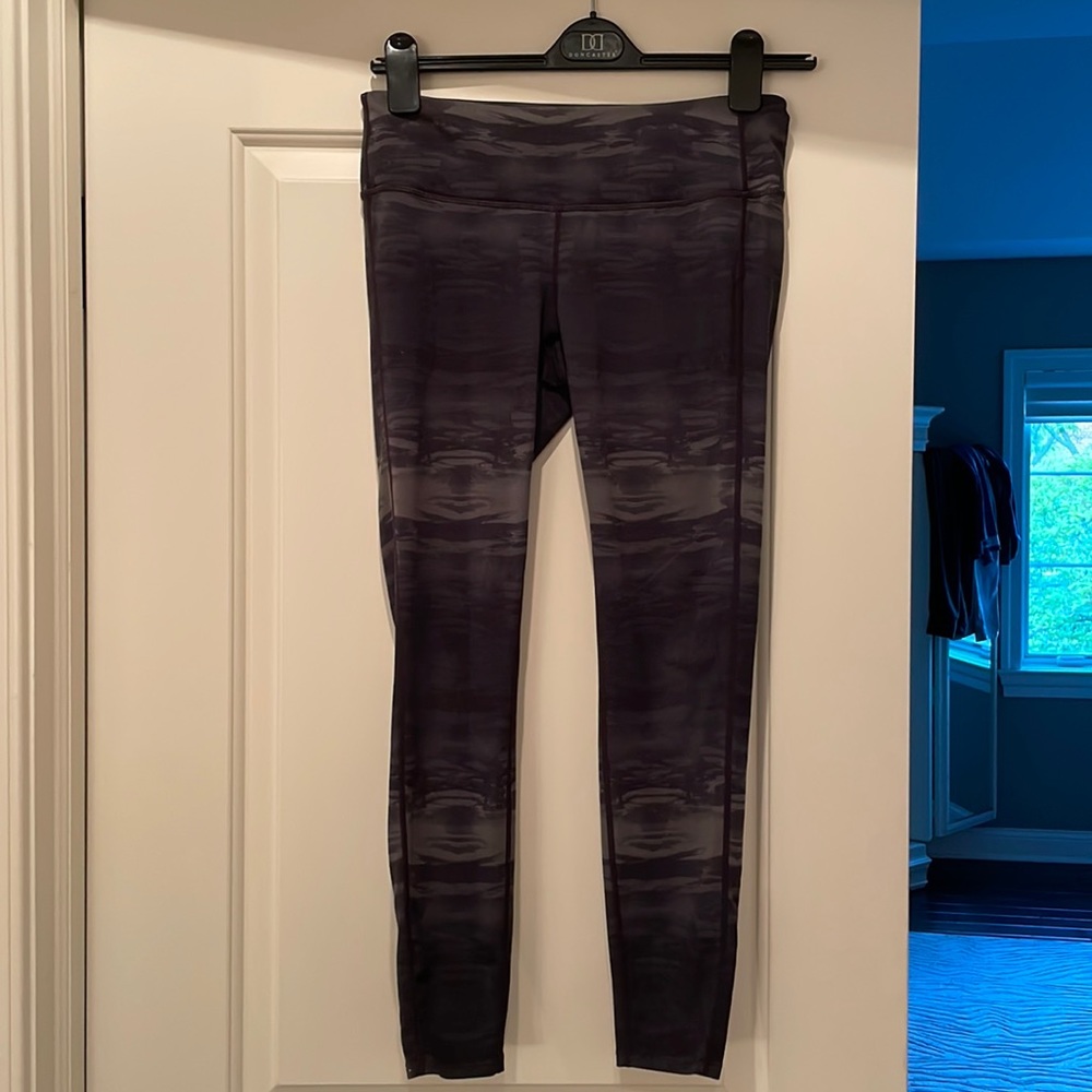 Black patterned athlete leggings